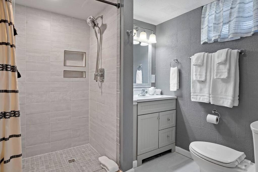 Unique 4 Season Porch 6 Queen Beds Huge Space Rapid City Εξωτερικό φωτογραφία